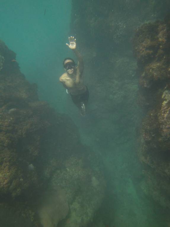 Mergulho livre nas águas claras de Cayo Zapatilla, uma das ilhas de Bocas del Toro, no norte do Panamá